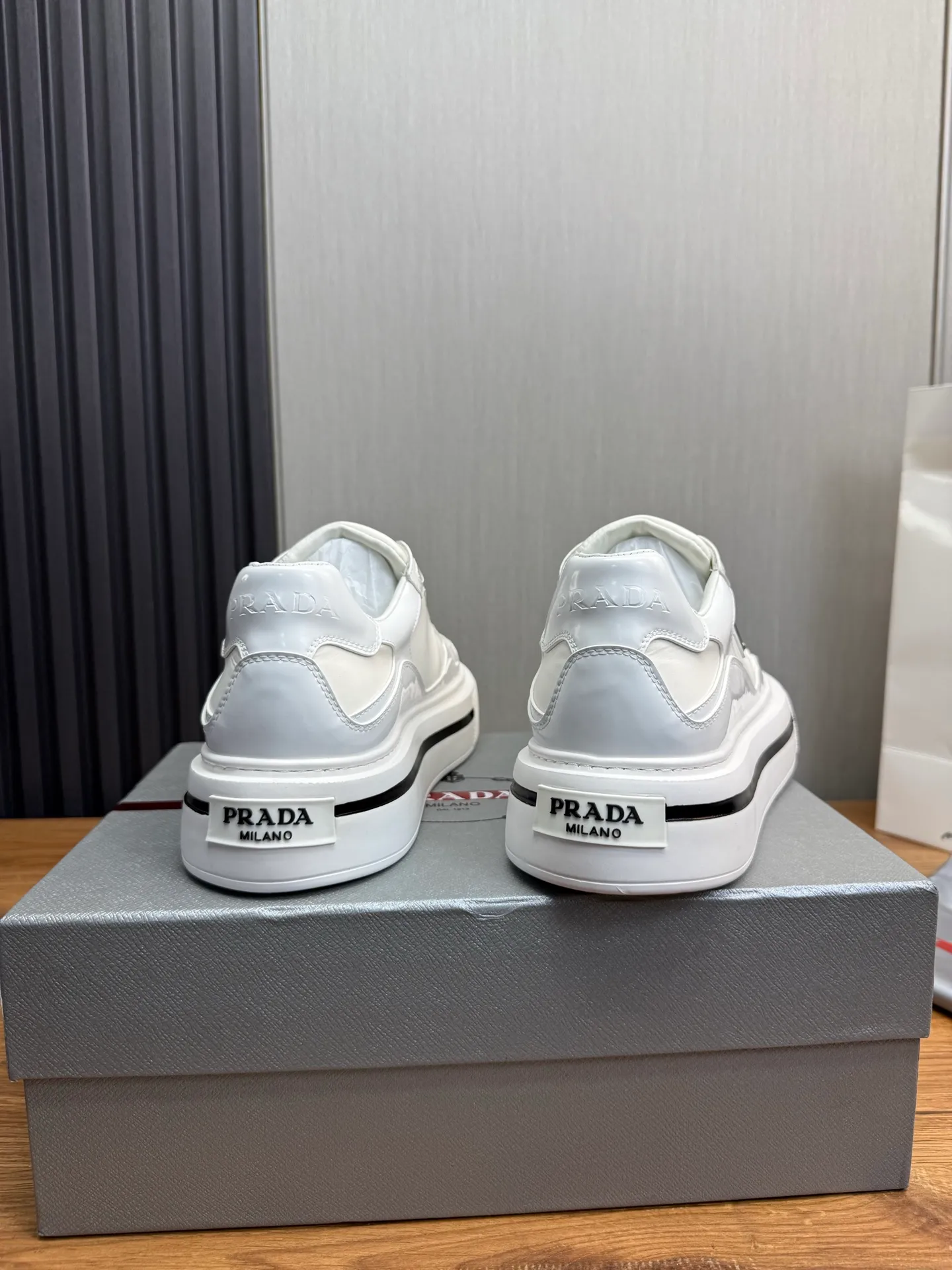 Men's shoes 💰580💰 [PRADA] Hot-selling men's shoes shipped 👏Official website synchronized ⬆️ Original cowhide fabric + cowhide lining, cowhide feet 🐮 1:1 shipment ✔️Original original sole, 38-45 (45. Customized, non-refundable)